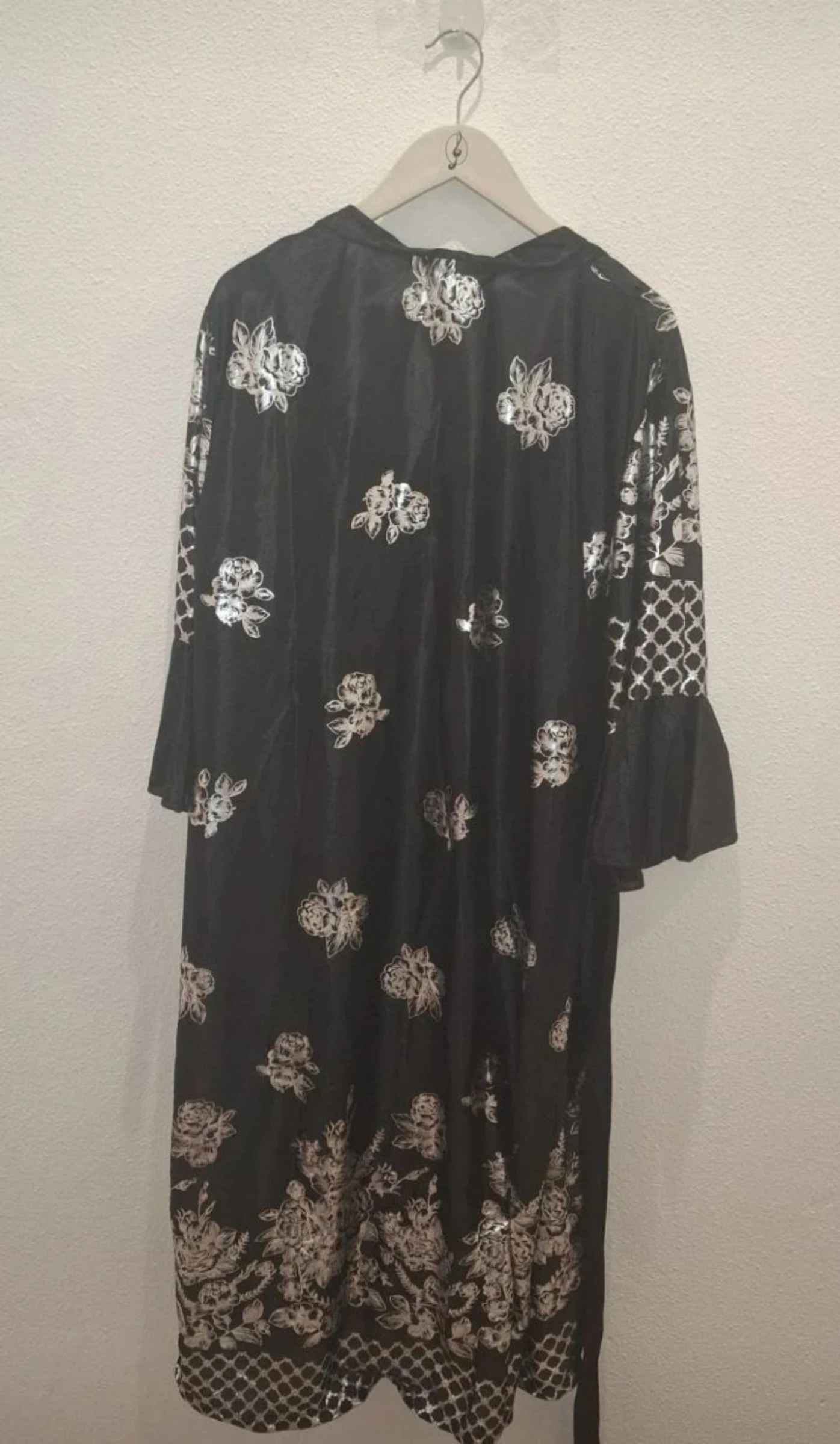 Set heupje + satijnen badjas zwart met bloemenprint limited edition Y2K – photo 4